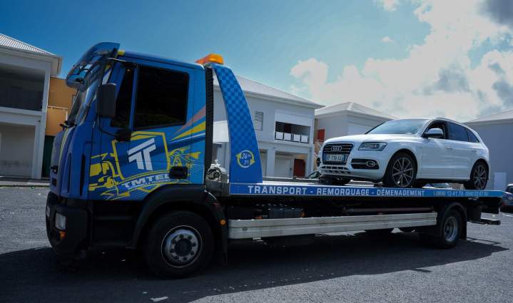 Remorquage véhicules légers, lourds, bateaux, avions. Service disponible 7j/7